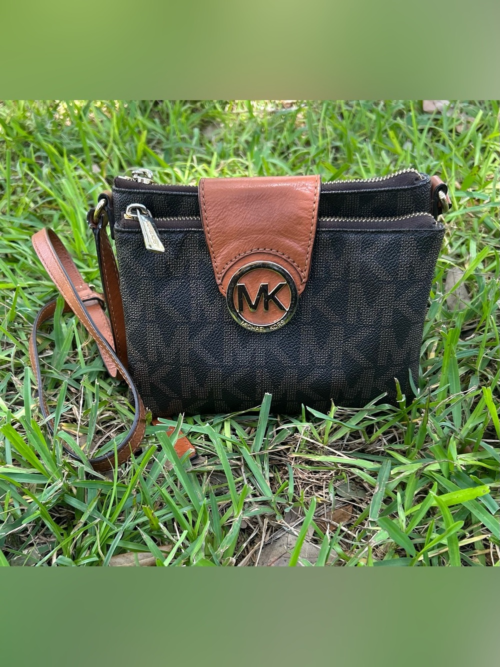 Michael Kors Fulton Small
Saffiano Brown Leather
Messenger